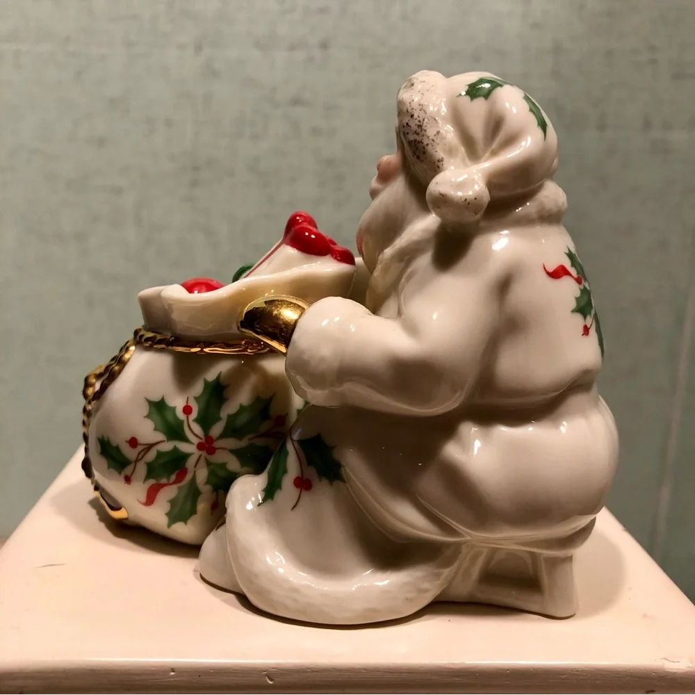 LENOX HOLIDAY SANTA WITH BAG OF TOYS SALT AND PEPPER SHAKERS HOLLY PATTE…